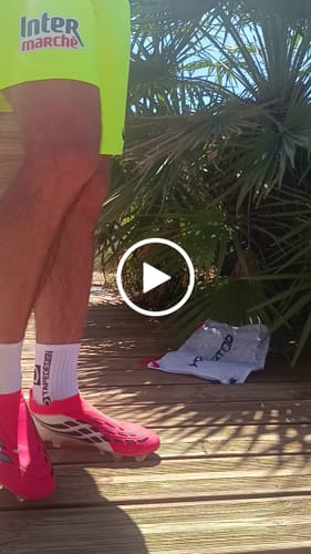 Avis vidéo d'un client sur Adidas Predator 26 Laceless FG Born for Goals - Rouge/Noir/Blanc