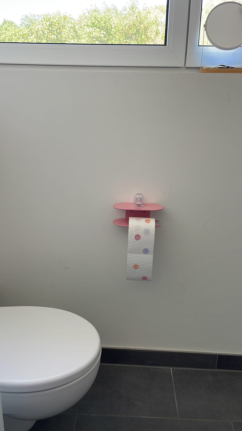 Customer photo review of Toilettenpapierhalter ohne Bohren mit Ablage ORBI