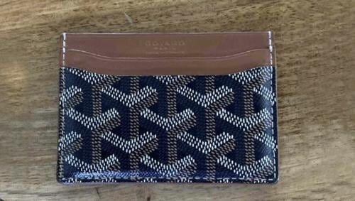 Customer photo review of Élan Slim Wallet