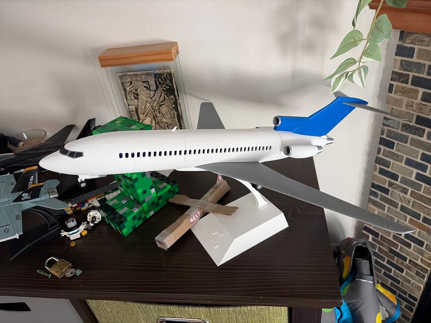 Customer photo review of 727-100 style aircraft model (1/80 scale)