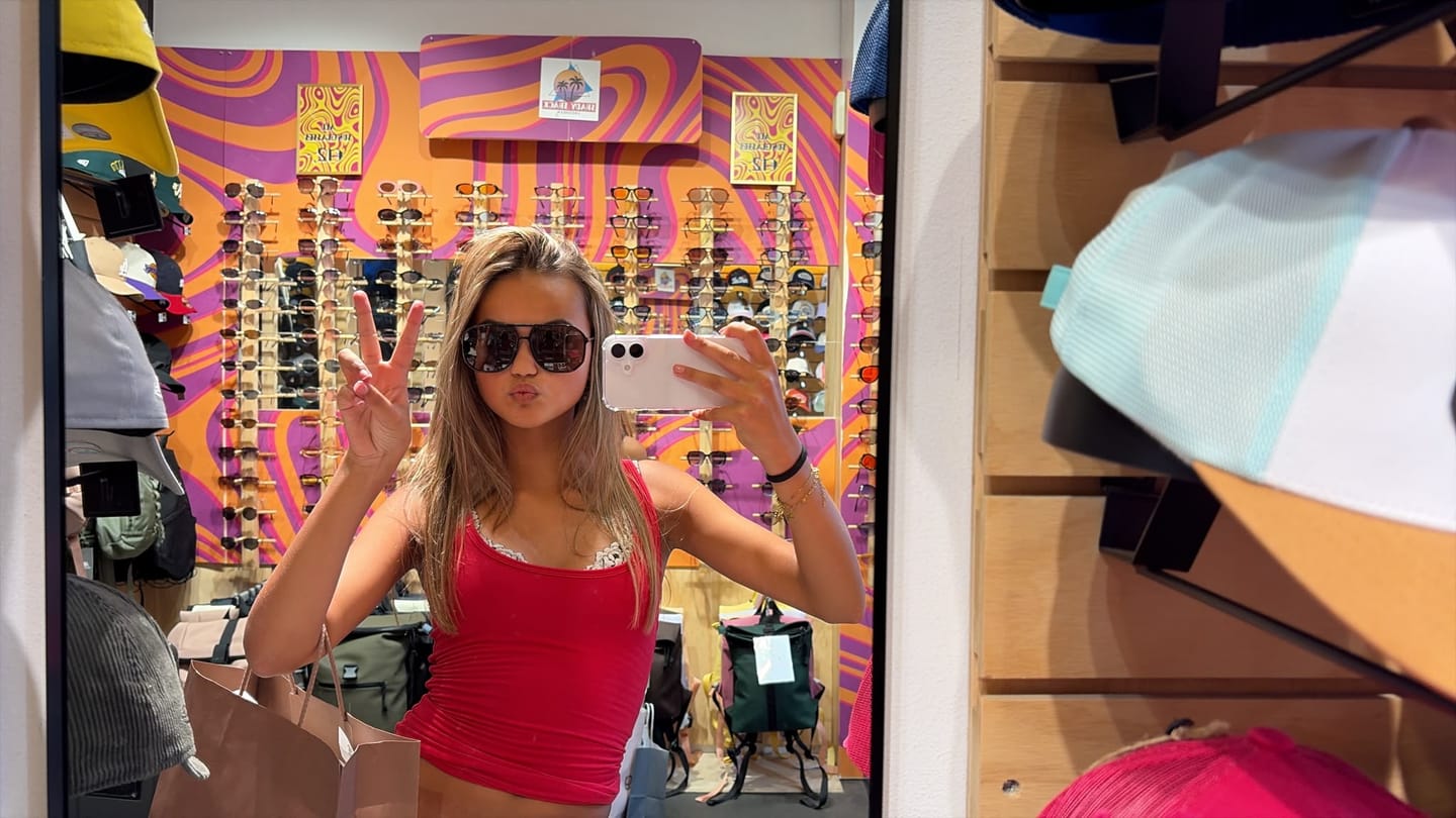 Customer photo review of LABEL TANK TOP RASPBERRY RED