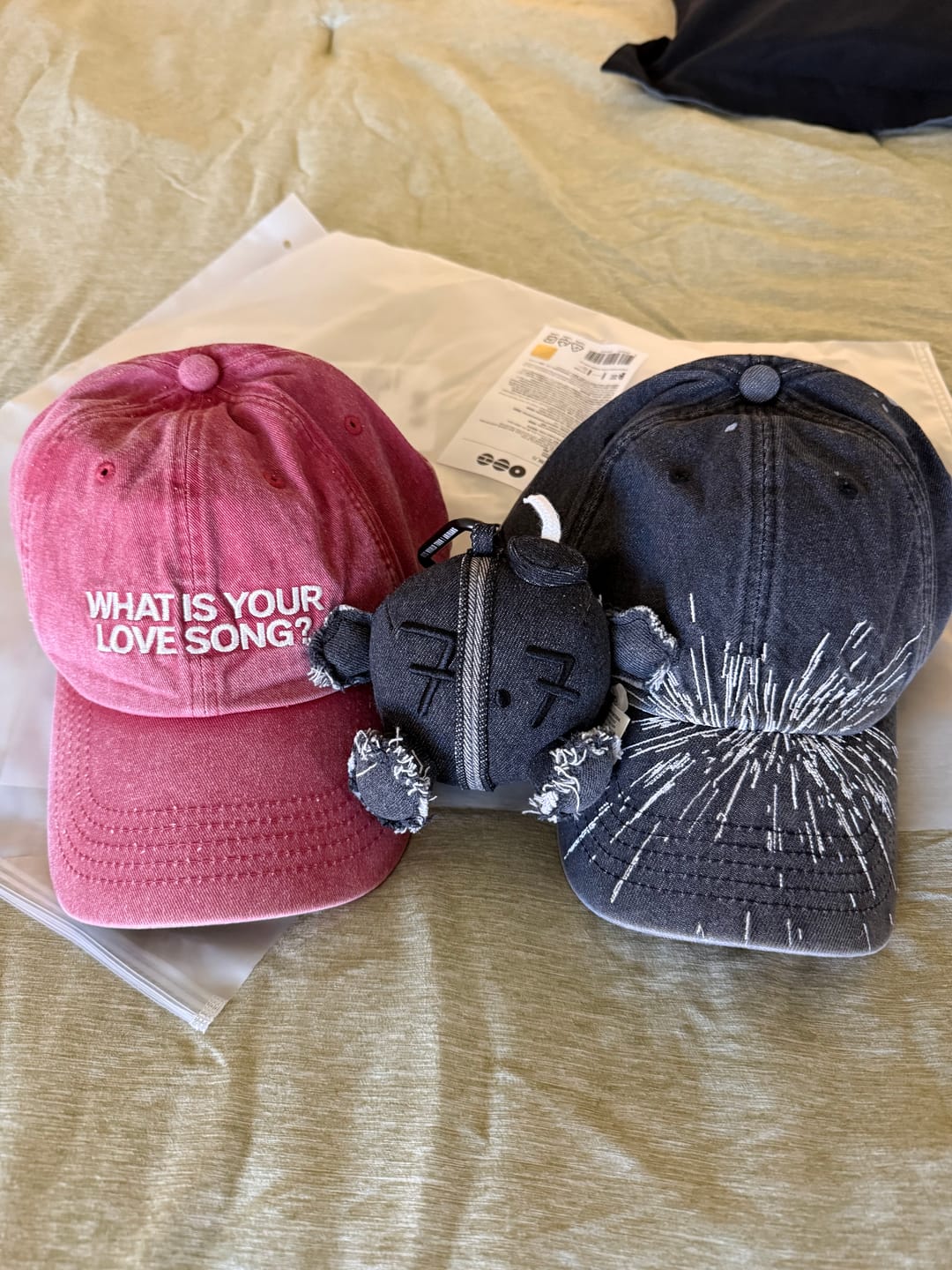 Customer photo review of [4TH PRE-ORDER] BTS - ARIRANG OFFICIAL MD BALL CAP BLACK