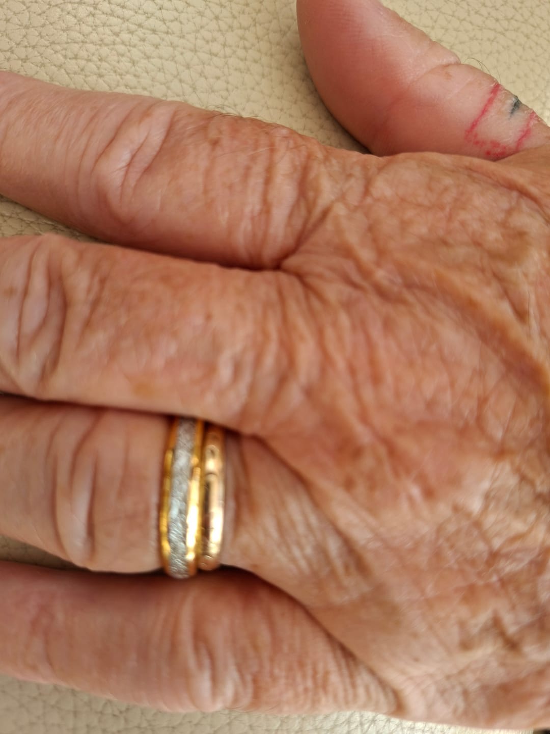 Customer photo review of The Third Dimension 4mm Wonder Ring