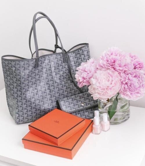 Customer photo review of Vivara Signature Carryall