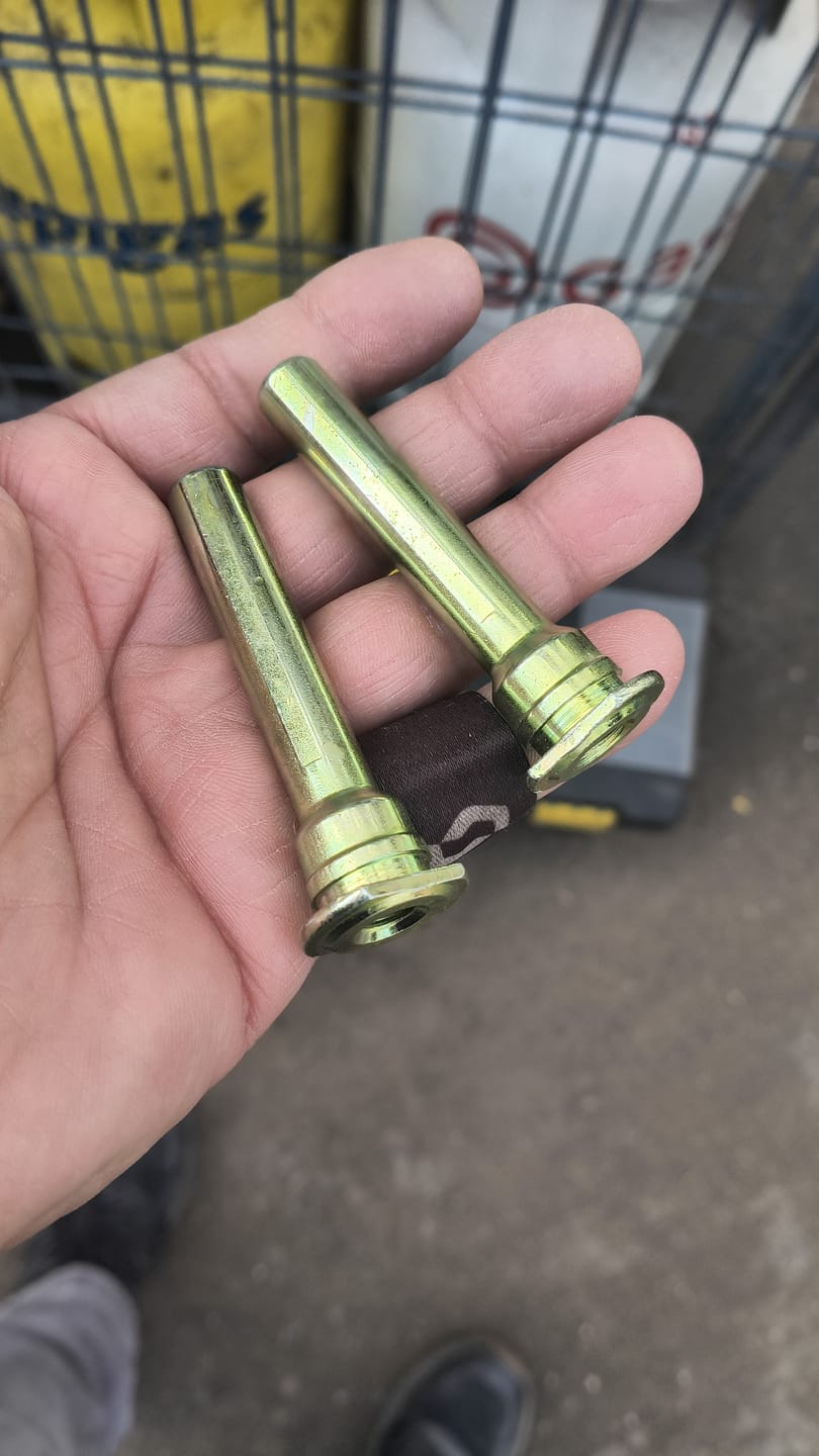 Customer photo review of Pasador Caliper Derecho 2005 a 2021 Hyundai Porter 581624F000