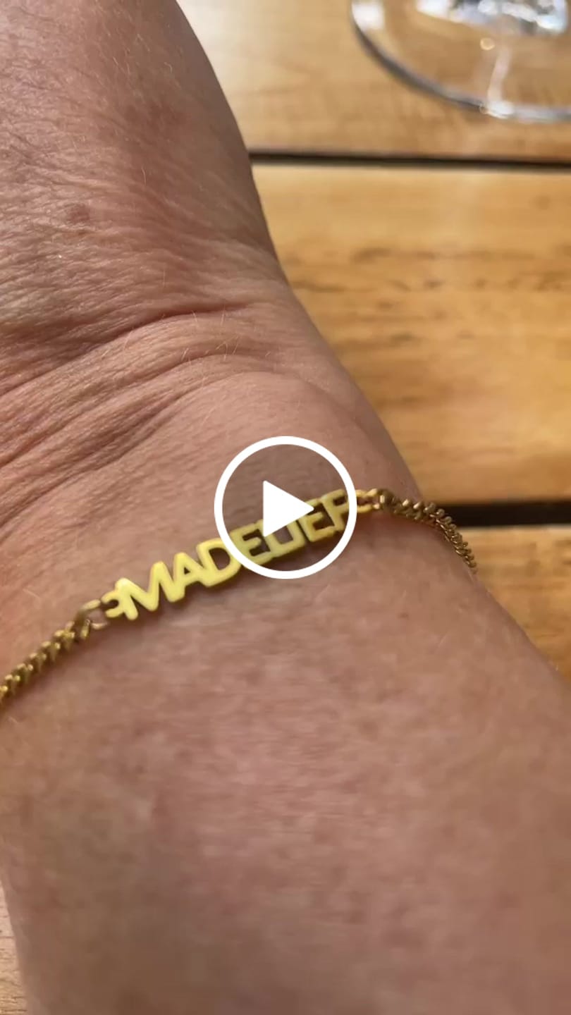 Customer video review of Gepersonaliseerde armband met naam