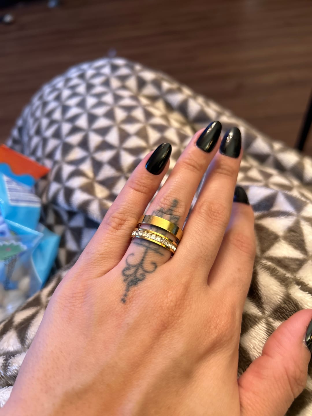 Customer photo review of Anel com Pedras Brilhantes Banhado em Ouro 18k