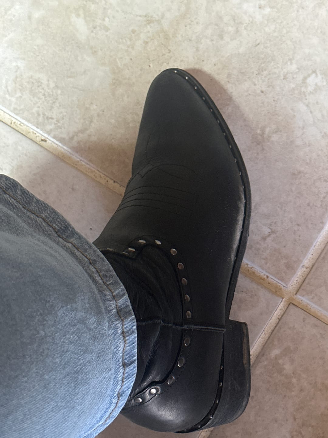 Customer photo review of Botín Tachas Black