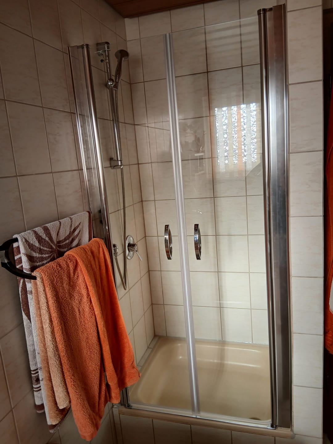 Customer photo review of Duschtür Nische mit Pendeltür, Duschkabine Nischentür Dusche - Klarglas