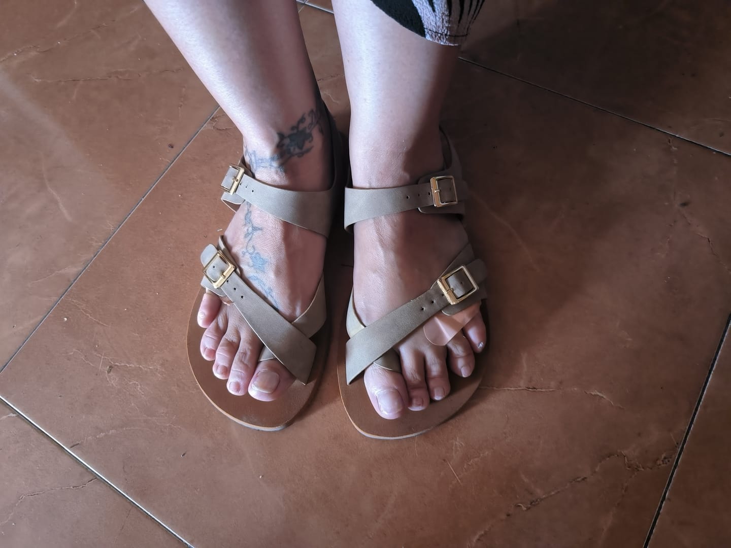 Customer photo review of Glow II - Barefoot Sandalias