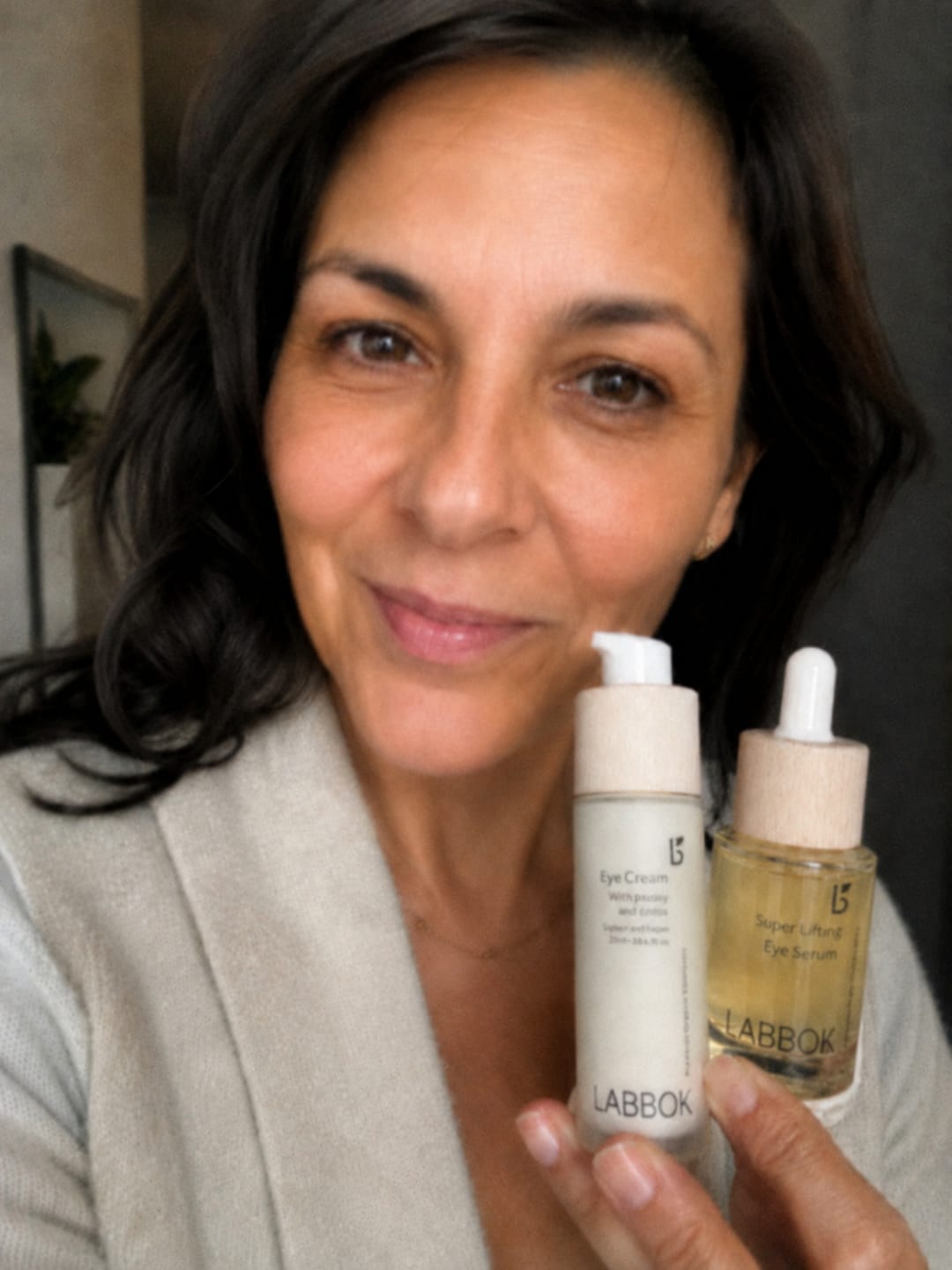 Customer photo review of Σύστημα Περιποίησης Ματιών Labbok - Μαύροι Κύκλοι & Ρυτίδες, Άμεση Σύσφιξη σε 30 Λεπτά