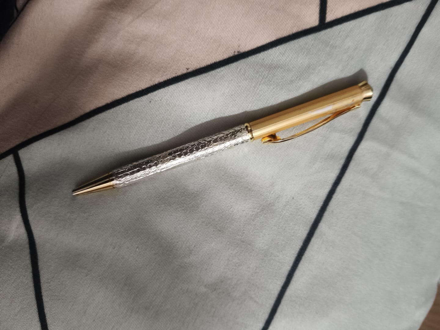Customer photo review of Silver Gold Polish with Heart Design Pen (2 pcs Combo)