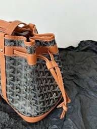 Customer photo review of Petite Flot Bucket