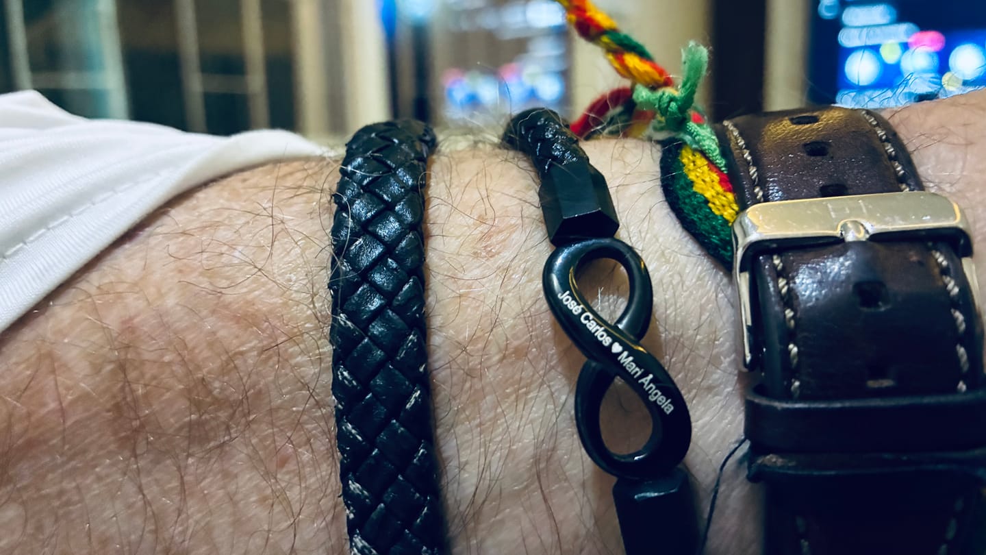 Customer photo review of Pulseira Personalizada "Para o Meu Marido"