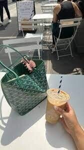Customer photo review of Vivara Signature Carryall