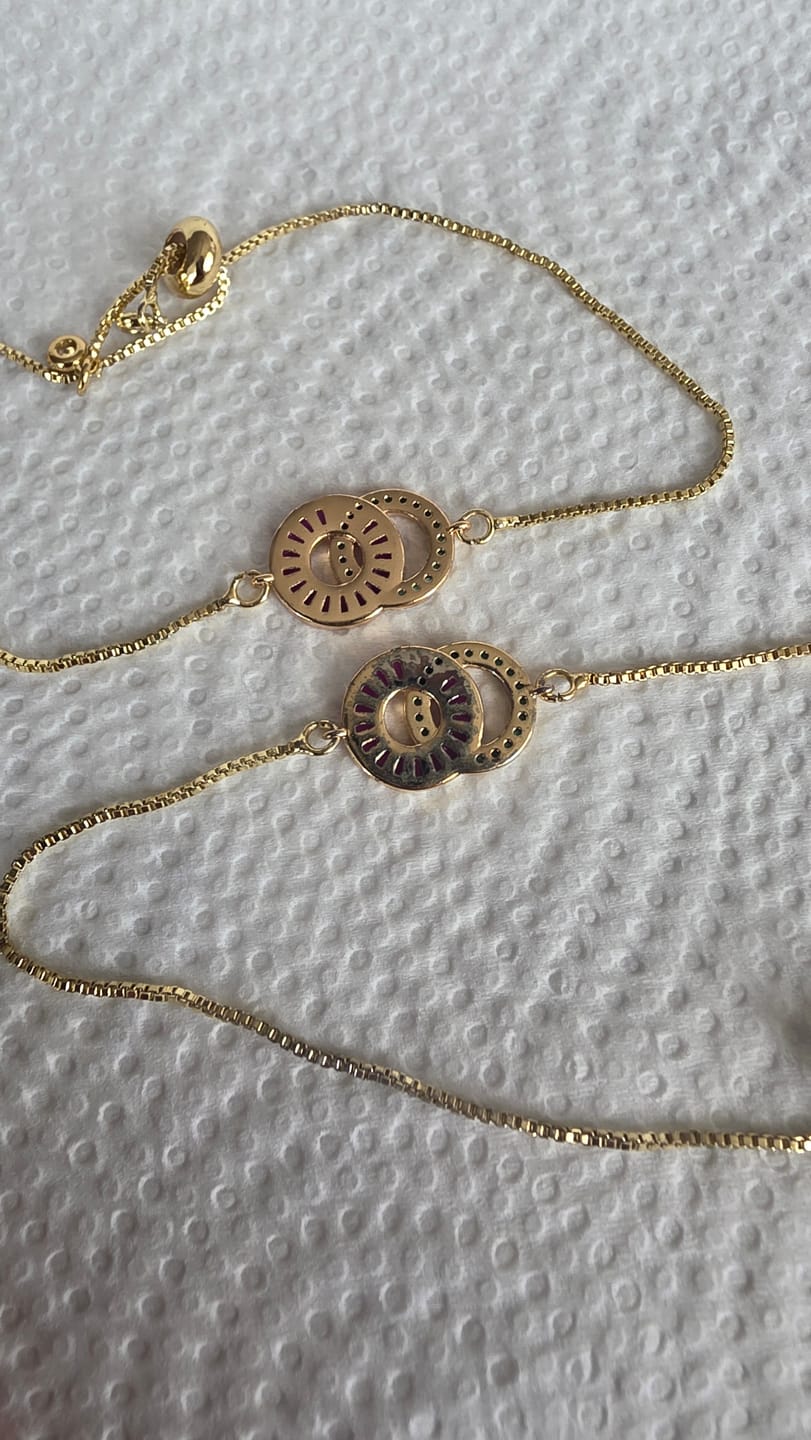 Customer photo review of Geburtssteinarmband mit zwei verbundenen Ringen