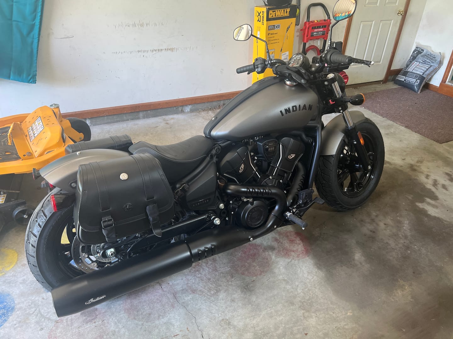 Customer photo review of 25L - SpiritBlade Medium 2025+ Indian Scout Sixty Bobber Leather Motorcycle Saddlebags