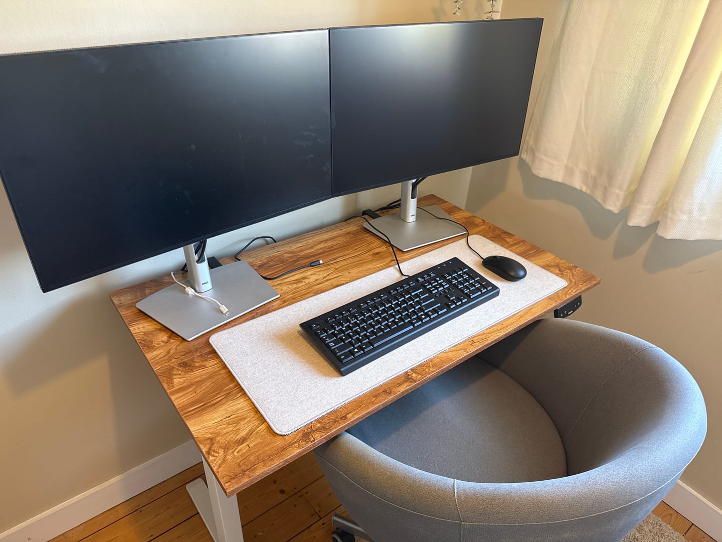 Customer photo review of BEESIR - Oversized Cotton & Linen Desk Mat