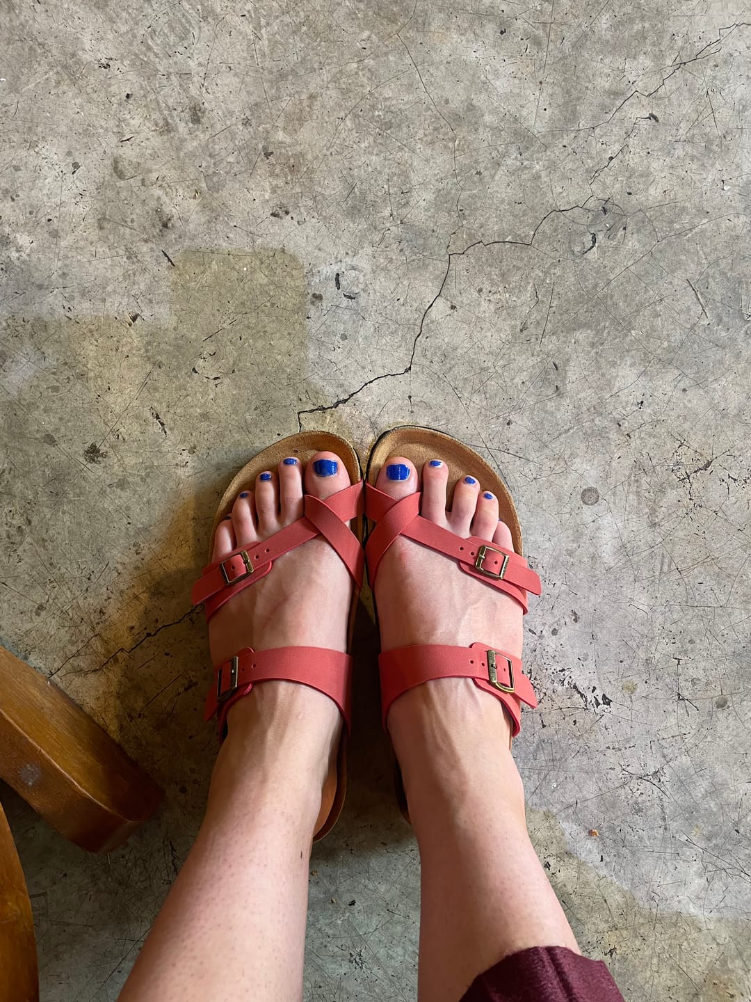 Customer photo review of Garlic Comfort Footbed Sandals