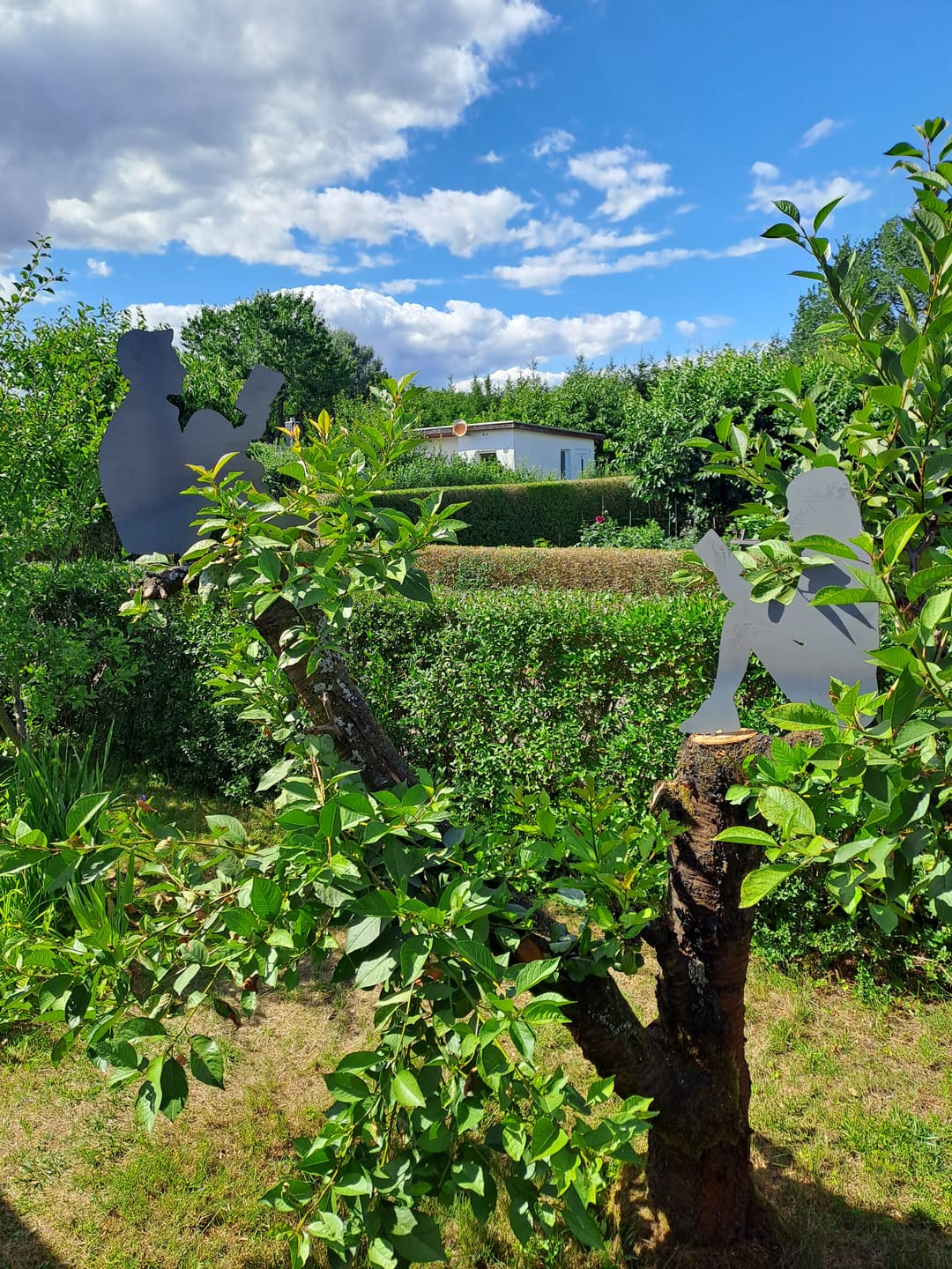 Customer photo review of Gartenstecker Lesende Frau