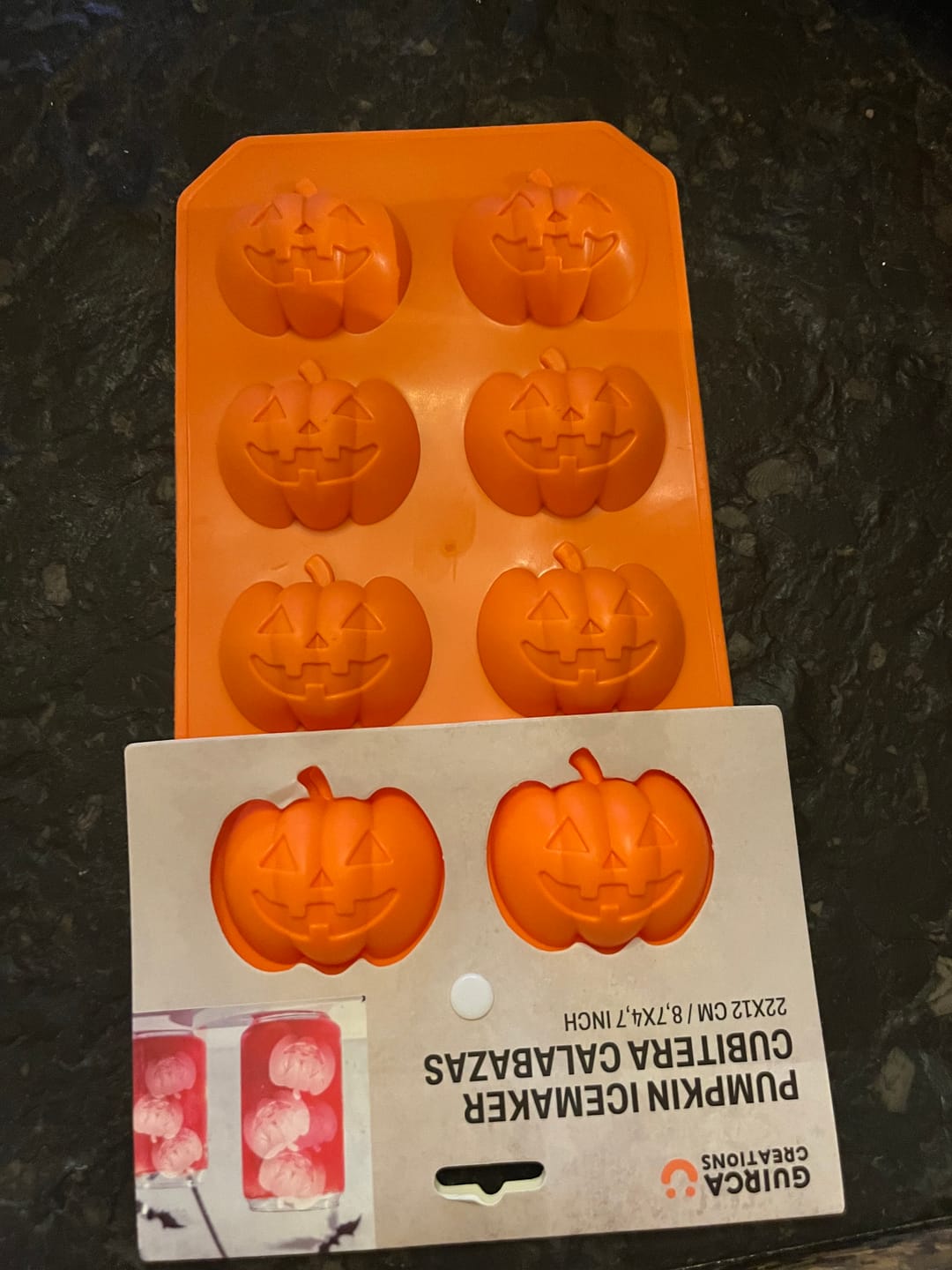 Customer photo review of Eiswürfelformen Halloween – Totenkopf & Kürbis aus Silikon