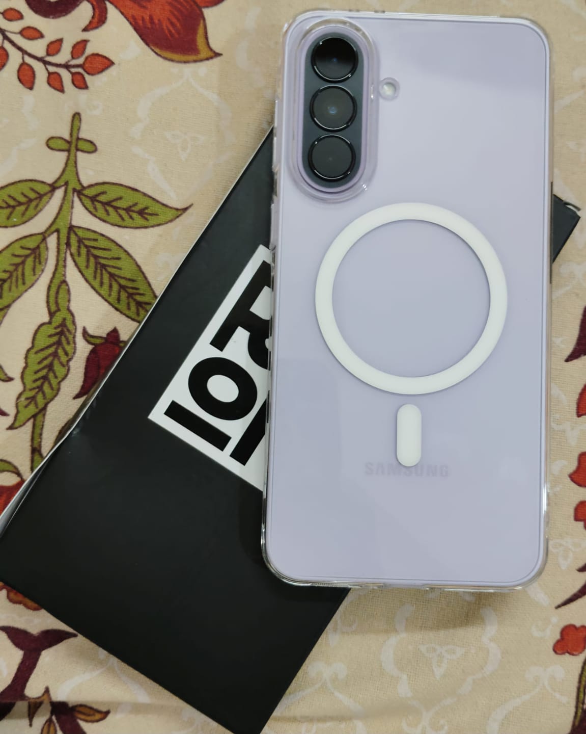 Customer photo review of Anti-Yellow Magsafe Clear Case