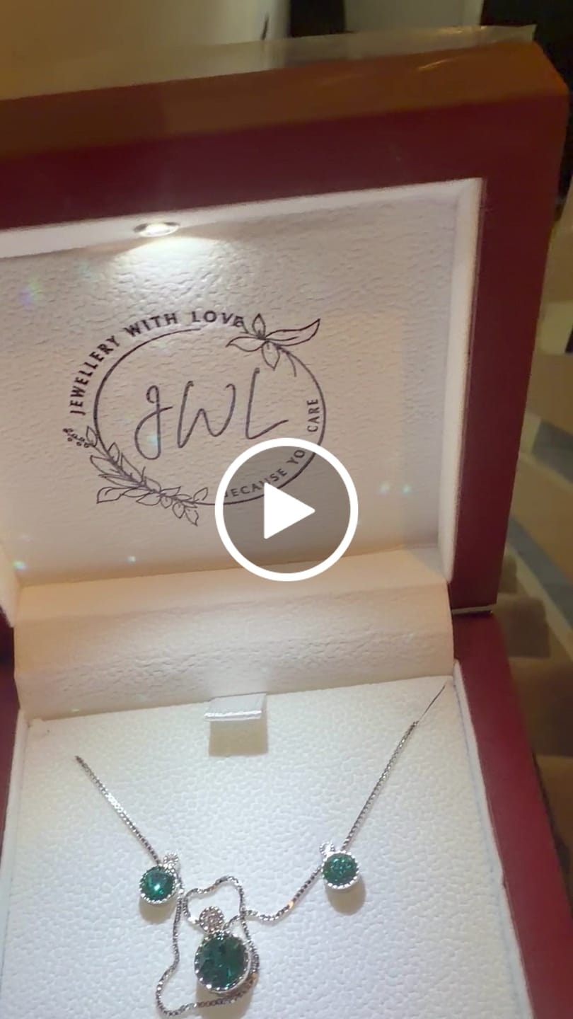 Customer video review of 3-Piece Blue Topaz Crystal Jewellery Gift Set