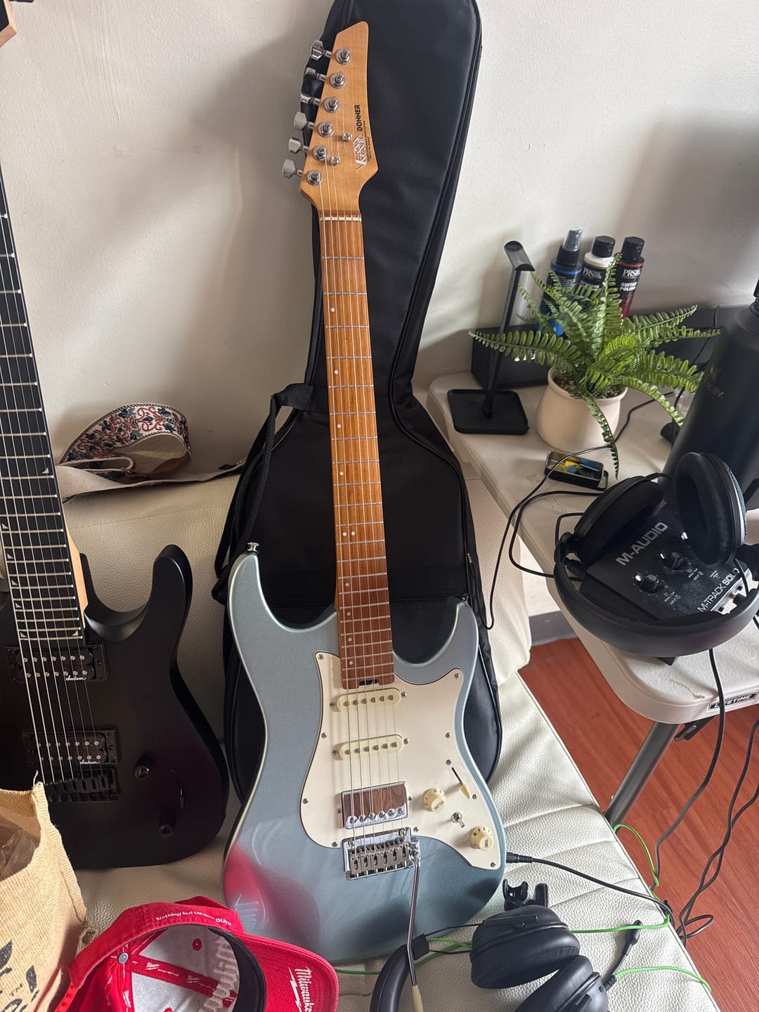 Customer photo review of Donner DST-550 Electric Guitar