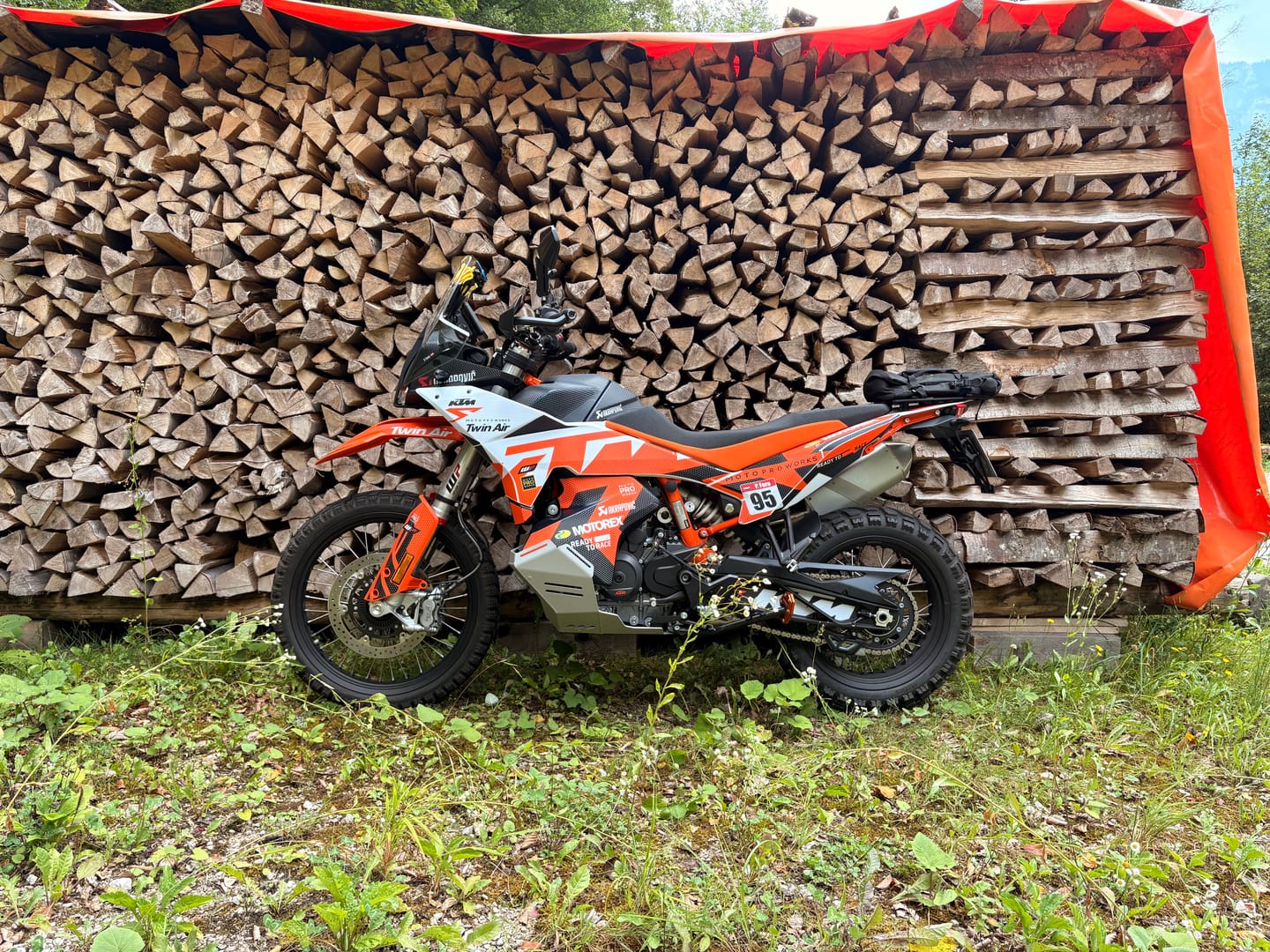 Customer photo review of KTM 790/890 Adventure R/S GRAPHICS - "Nomadic" (White/Blue/Orange)