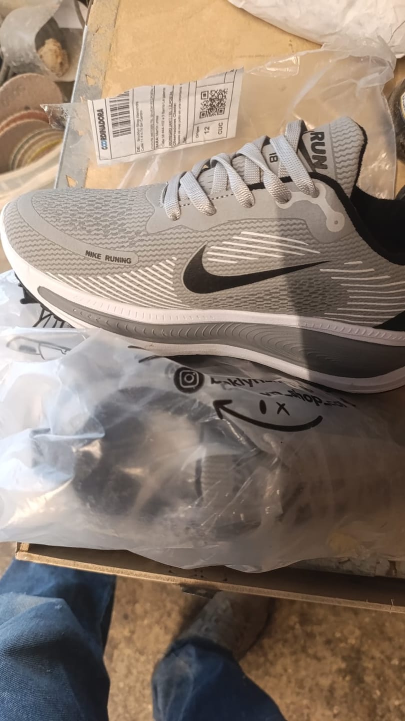 Customer photo review of NIKE VOMERO 18 - UNISEX
