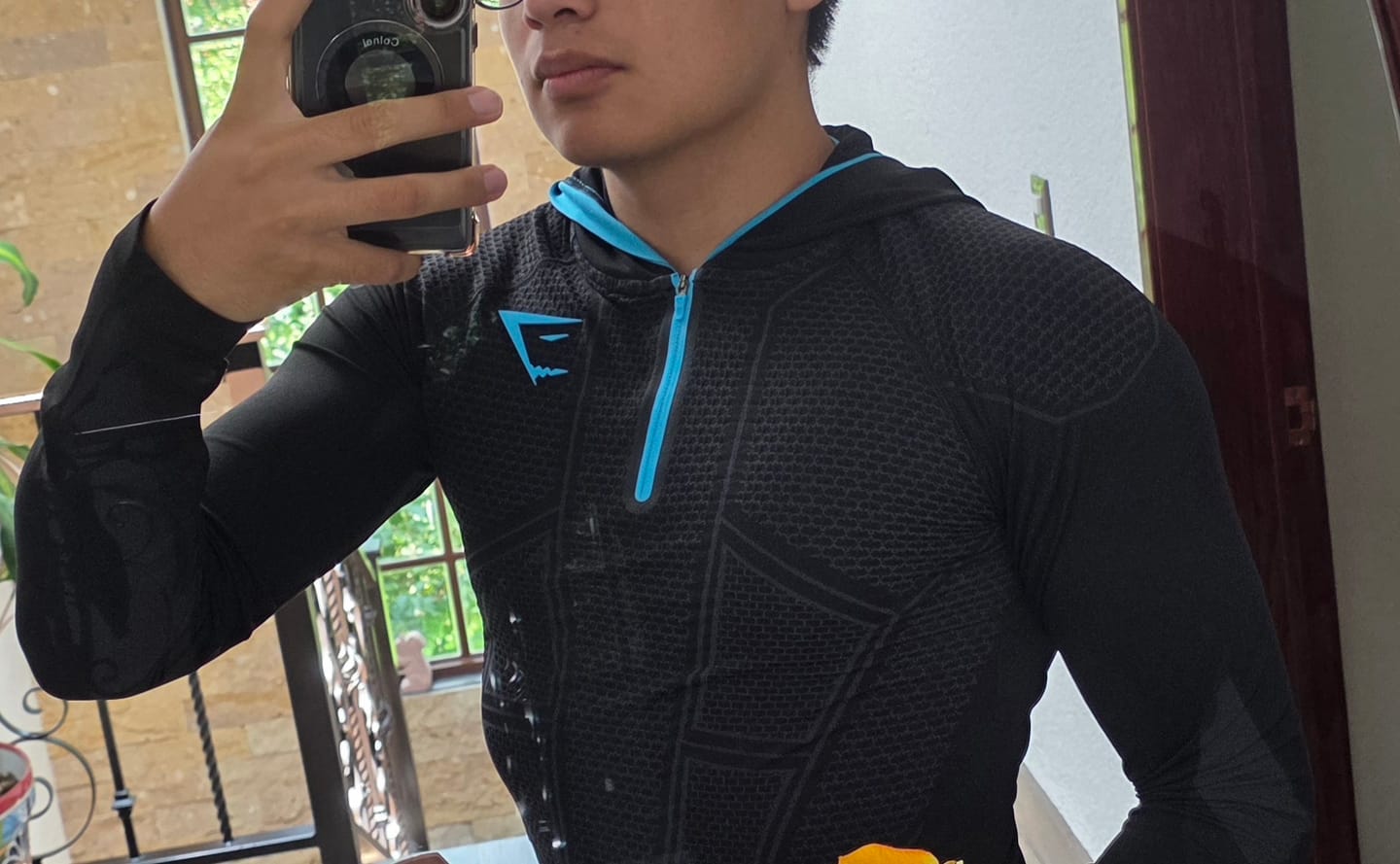 Customer photo review of Playera Hoodie Onyx V1 - Gymshark