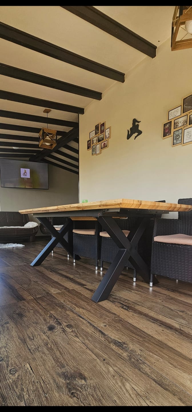 Customer photo review of Masa de living extensibila XAVIERO II, stejar artisan/negru mat, 160-240x90x76 cm