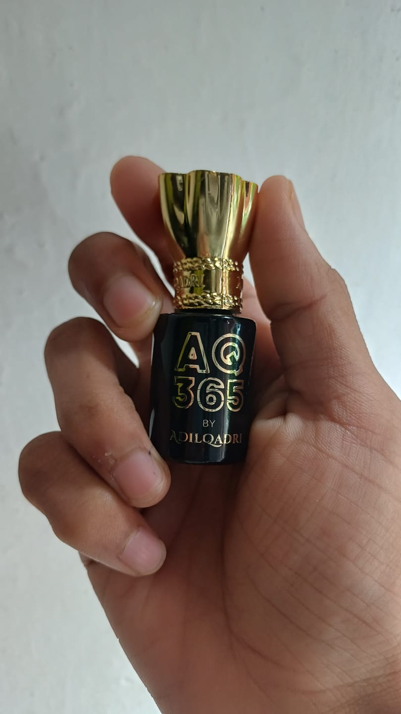 Customer photo review of AQ 365 Luxury Attar Perfume