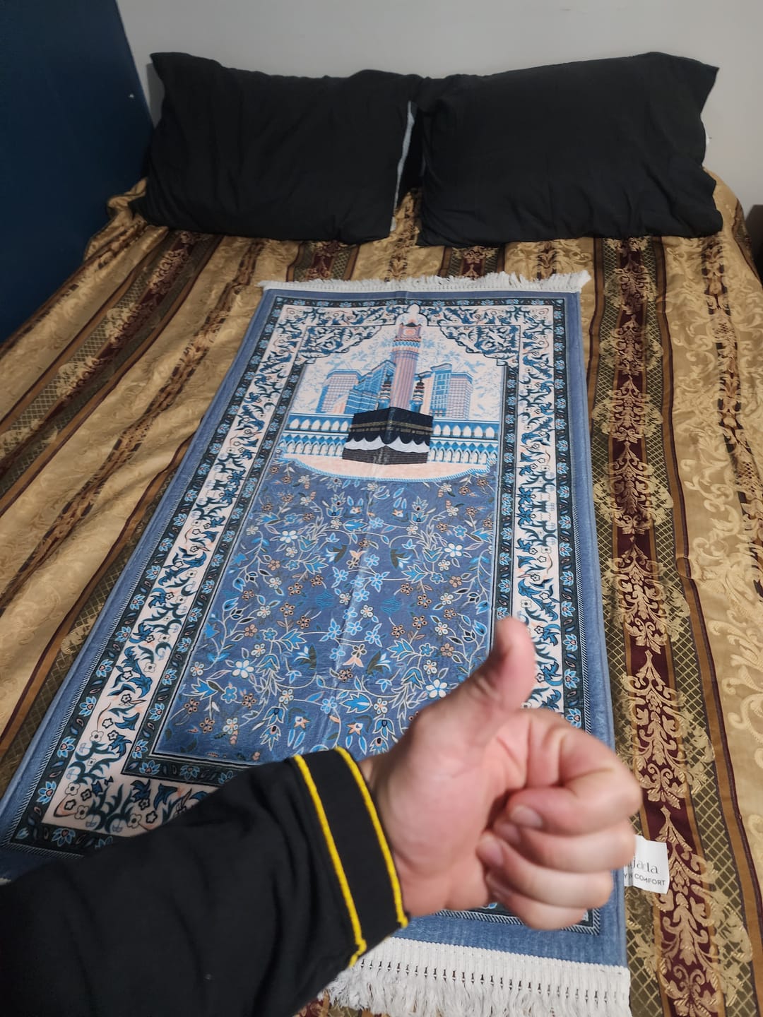 Customer photo review of Grey Horizon Padded Prayer Mat