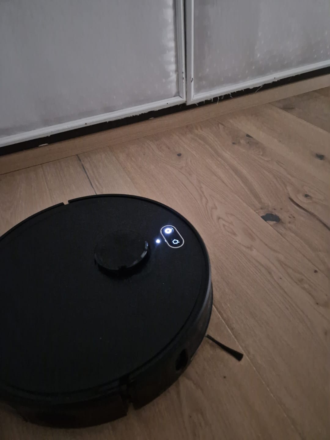 Customer photo review of Saugroboter V8 Pro — Vollautomatische Reinigung mit Wischfunktion, LiDAR-Navigation und App-Steuerung für mühelose Sauberkeit