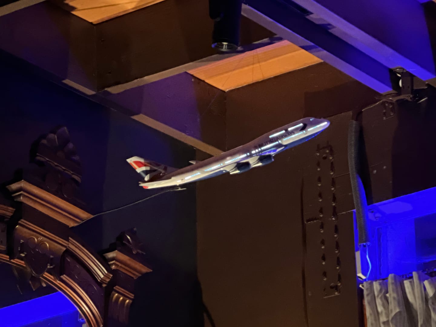 Customer photo review of British Airways Boeing 747 1:150 – 47 cm / 18.5 in – Opening Interior