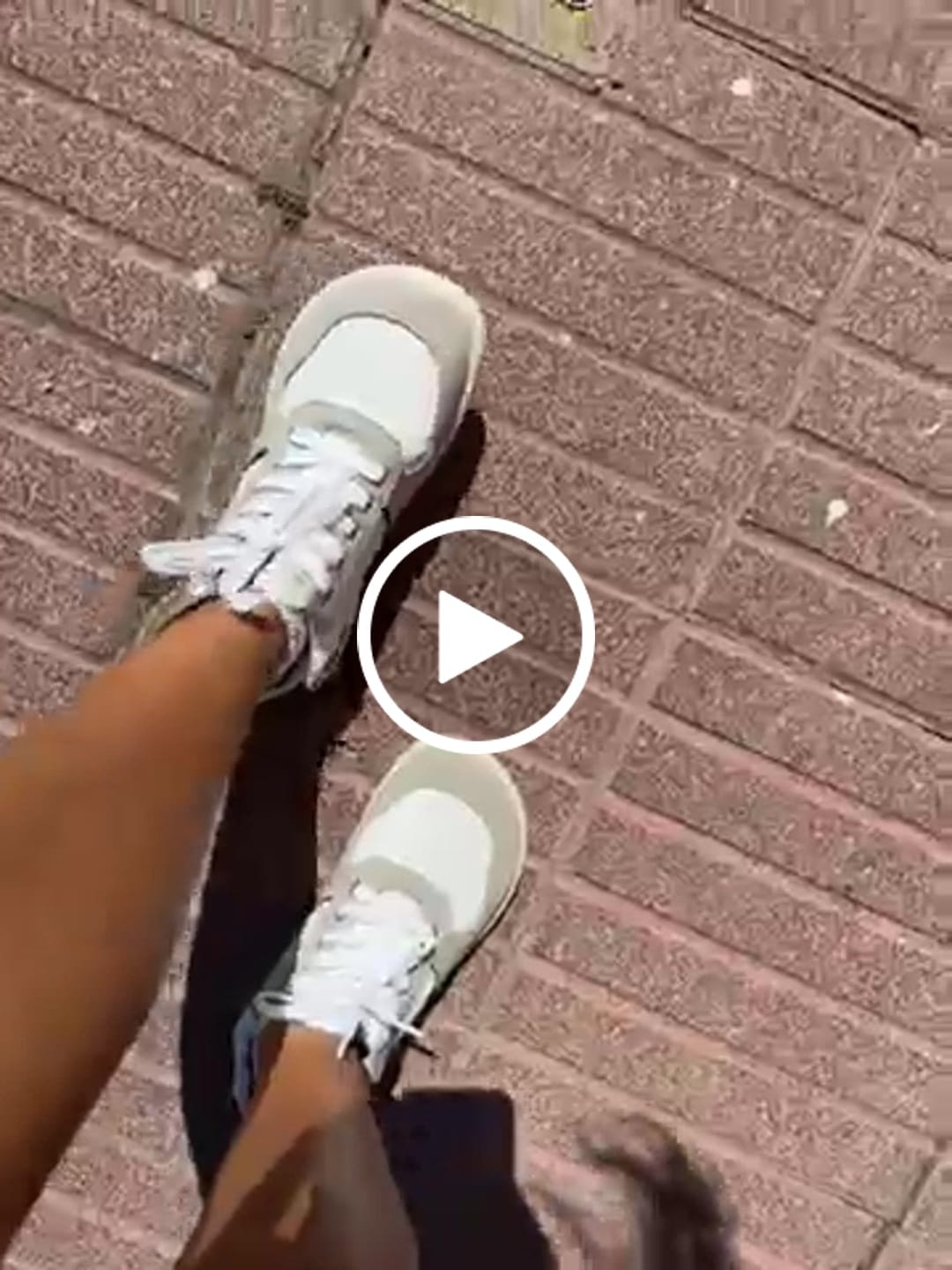 Customer video review of Roots Urban Gris