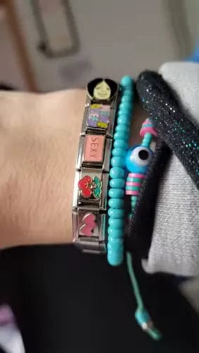 Customer photo review of Charm Rosa Roja