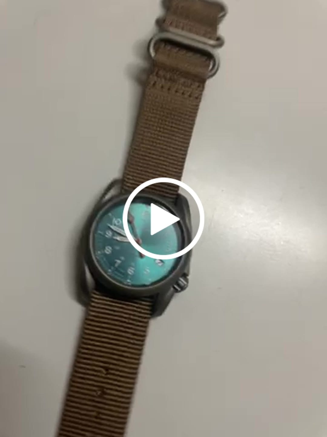 Customer video review of VOYAGER - 100M Waterproof Titanium Automatic Field Watch | Peacock Green