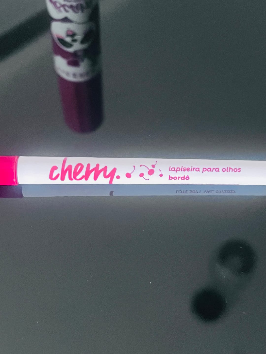 Customer photo review of Lapiseira para Olhos Bordô - Cherry - Vizzela
