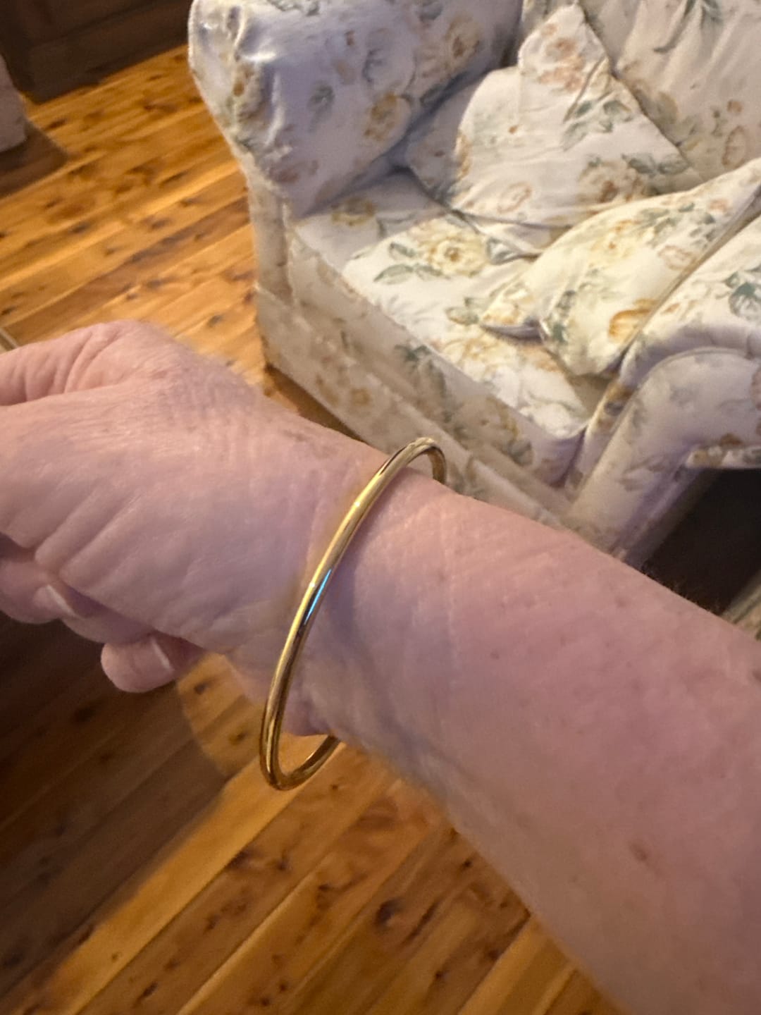 Customer photo review of Bullion Gold Solid Golf Bangle 3mm Gold Layered