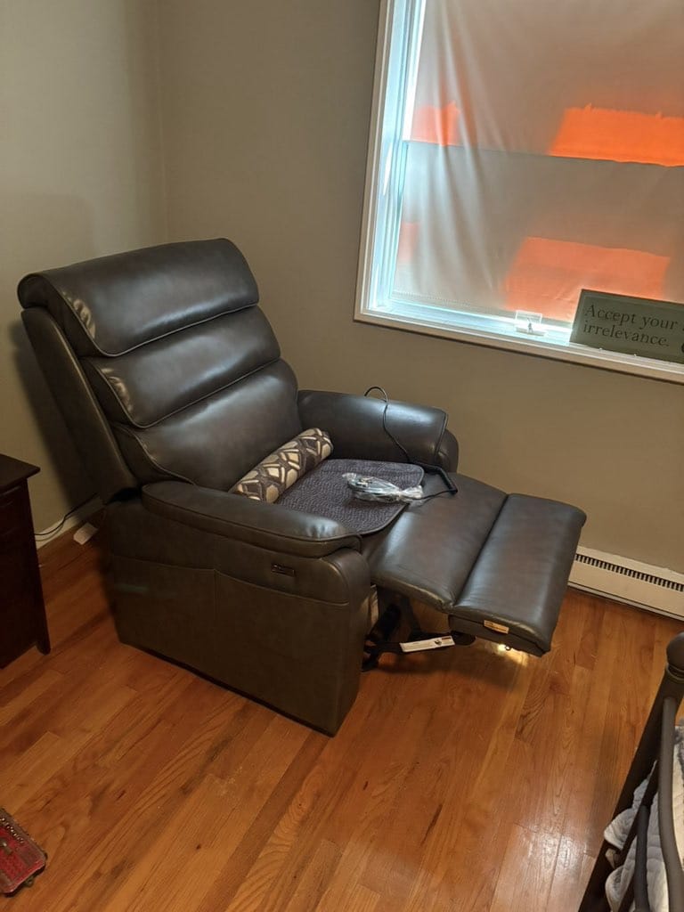 Customer photo review of 9188E Big Man Power Lift Recliner – Dual Motor, 400LBS, Lay Flat, Heat & Massage