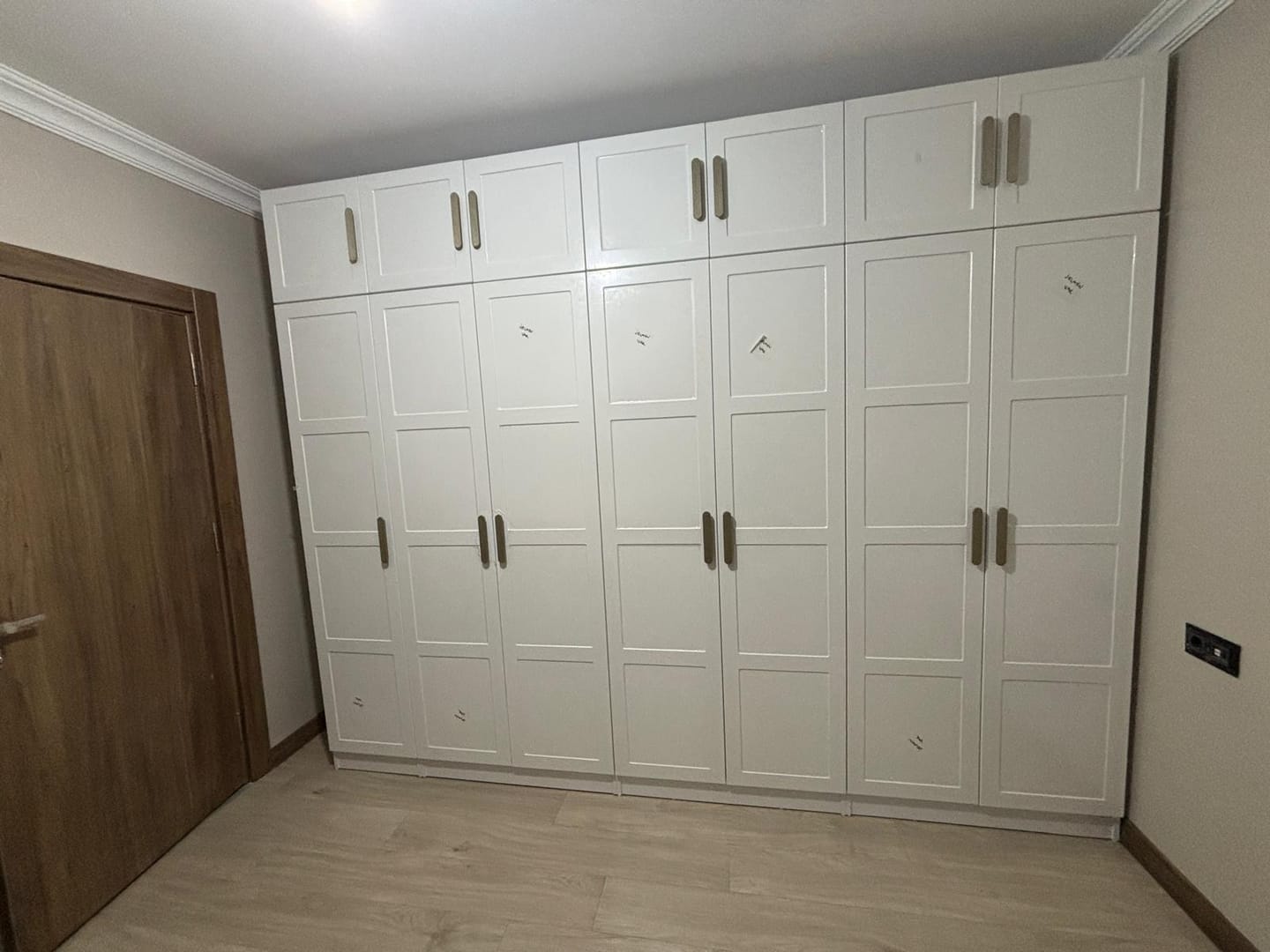Customer photo review of Rani BA224 Membran Kapaklı Gardırop 2 Kapaklı 5 Raflı Askılı Elbise Dolabı Beyaz