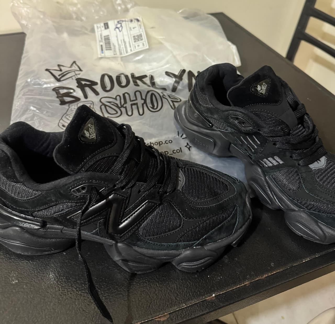 Customer photo review of NEW BALANCE 9060 - NEGRO (AAA)