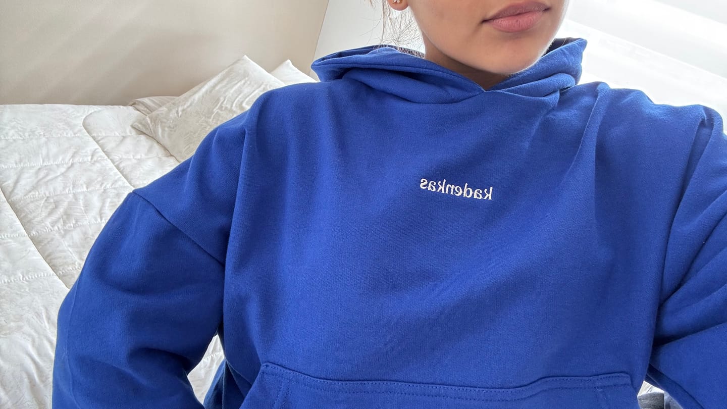 Customer photo review of (PRE-VENTA) POLERÓN HOODIE AZUL REY - OVERSIZE CON GORRO LOGO BORDADO