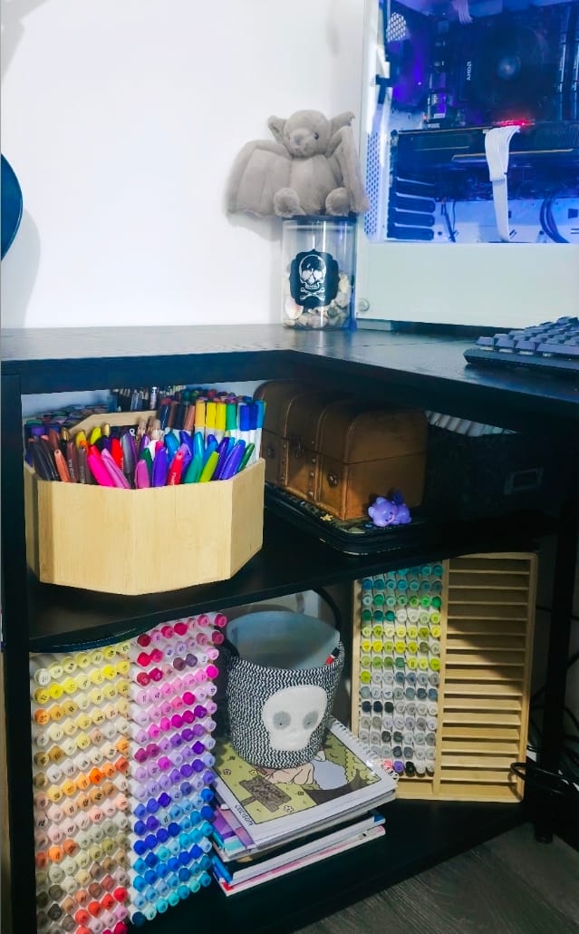 Customer photo review of Ohuhu 360° Bamboo Rotating Marker Organizer