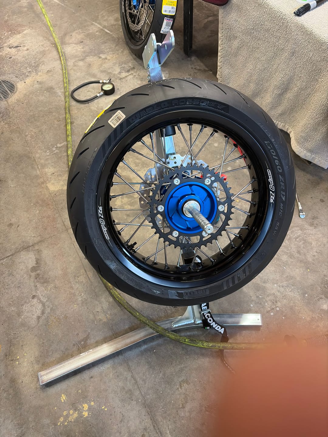 Customer photo review of Rabaconda Street Bike Tire Changer