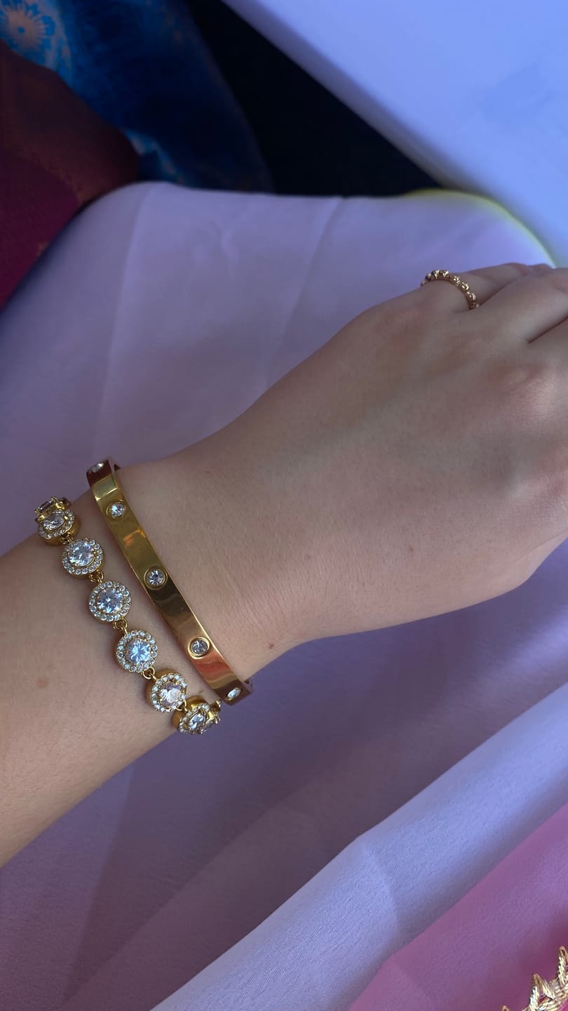 Customer photo review of Deluxe Timeless Stone Armreif 18K Vergoldet