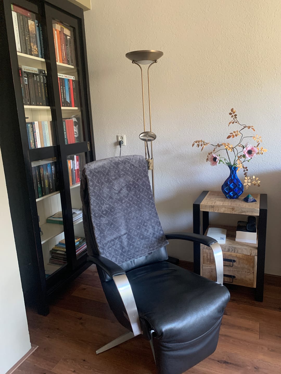 Customer photo review of Nachtkastje Britt | 70 cm hoogte | uniek ontwerp