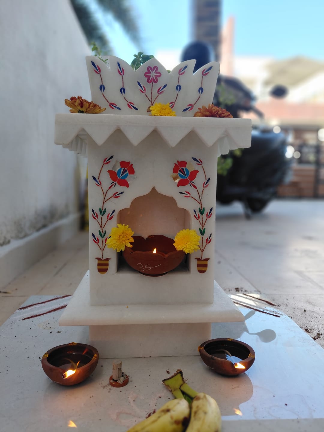 Customer photo review of Marble Tulsi Pot, White Inlay (Small) - Handicraft Bazaar